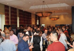 687112. VinoCOM